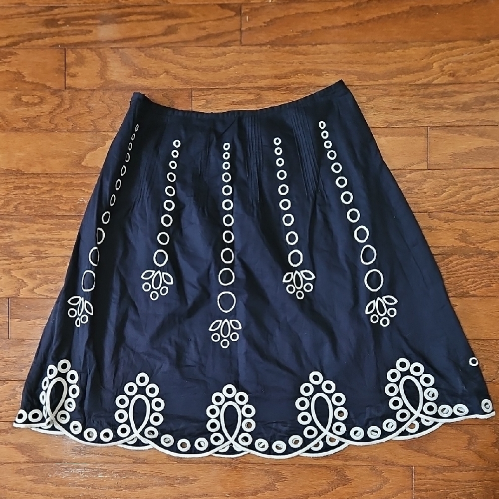 Beth Bowley Anthropologie Embroidered Elegant Navy and White Skirt - Picture 5 of 6